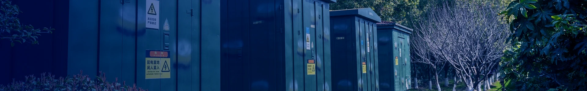 Electrical distribution equipment inside a distribution cabinet